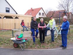 Treffpunkt für die Müllsammelaktion des NABU Plaußig-Portitz war der Spielplatz Melkerweg/Ecke Eferdinger Straße in Portitz. Fotos: Steffen Wagner