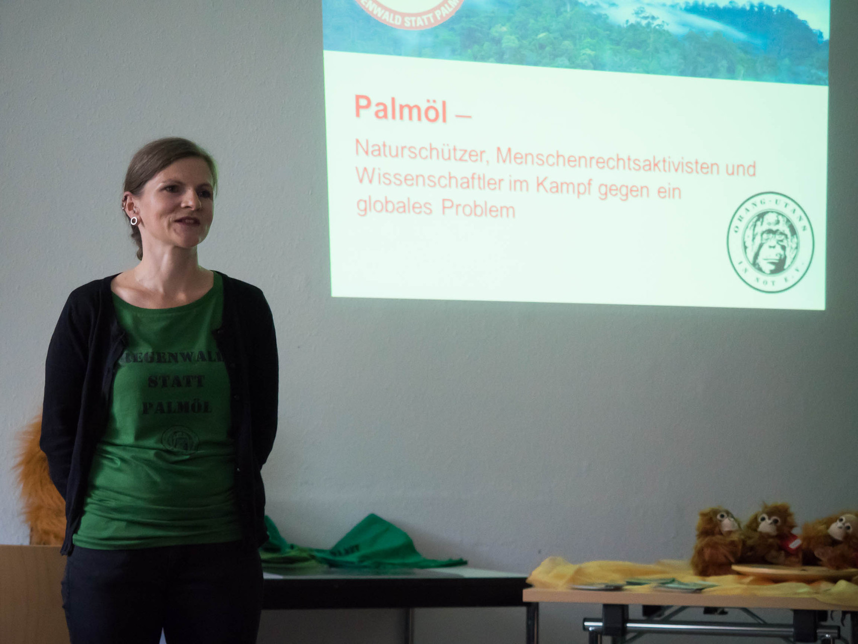 Cindy Höll vom Verein „Orang-Utans in Not“ informierte über das globale Problem Palmöl...