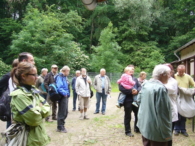 Vor der Exkursion durch die Burgaue versammelten sich die Teilnehmer vor der Alten Wache.<p/>Foto: Claudia Tavares 