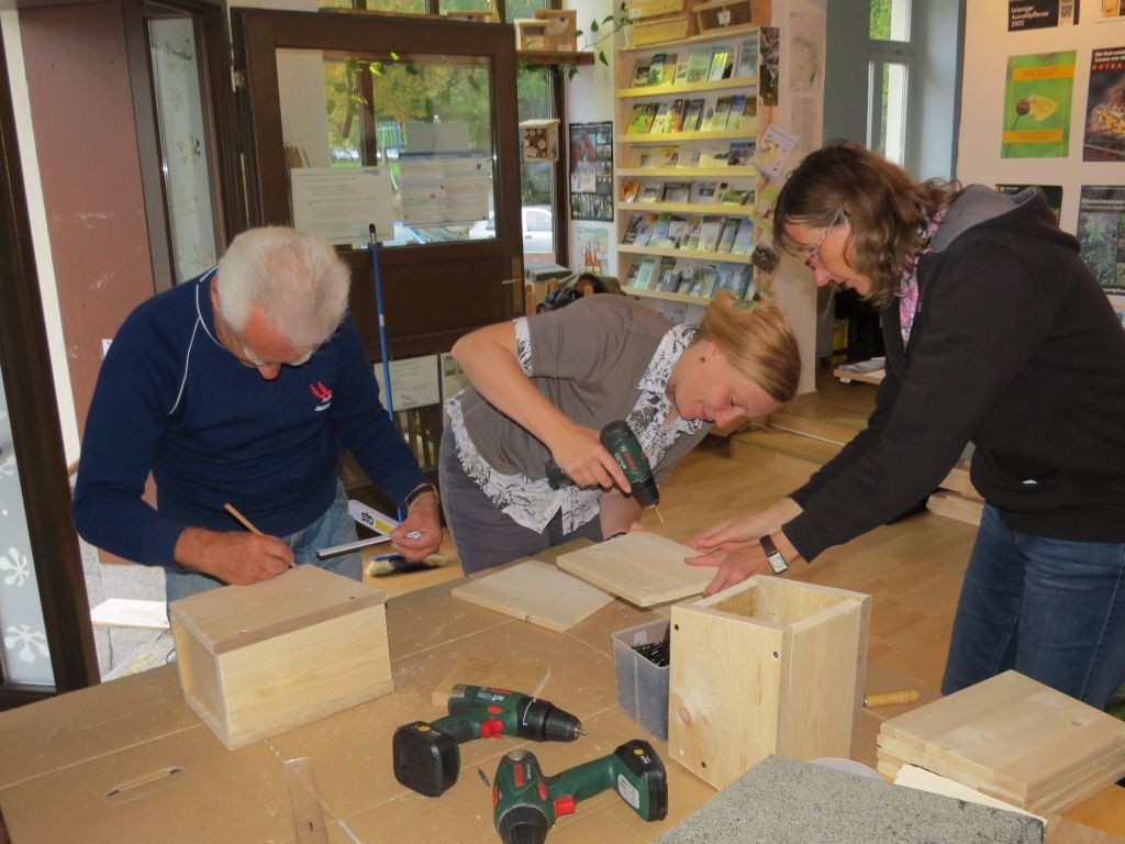 Bei dem Arbeitseinsatz wurden 10 Nisthilfen hergestellt.</p>Foto: Karsten Peterlein 