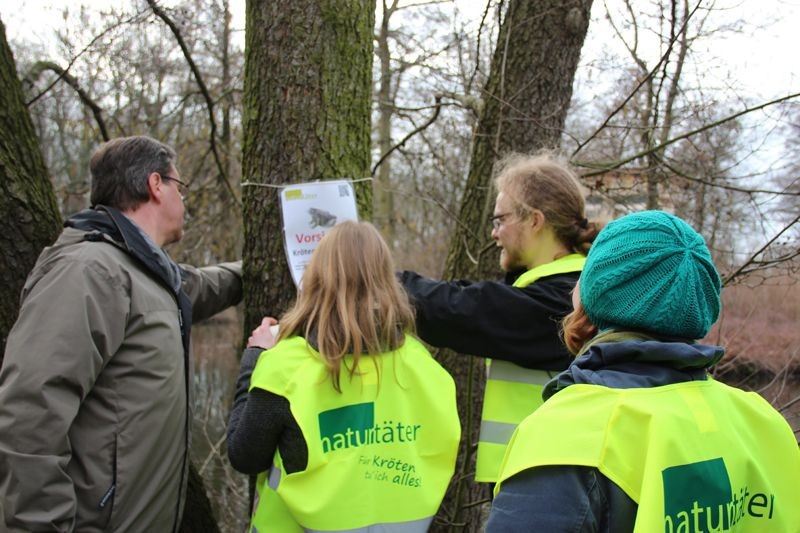 ... wird mit Umweltminister Frank Kupfer angebracht.<p/>Foto: Ina Ebert