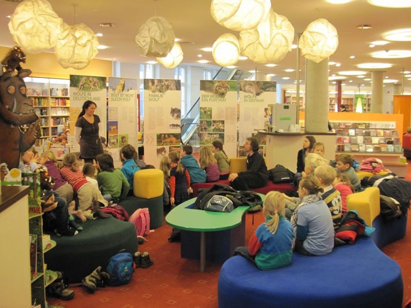 Am 15.02.2012 fand die Ferienpassaktion 'Interview mit dem Wolf' in der Kinderbuchabteilung von Lehmanns Buchhandlung in Leipzig statt.