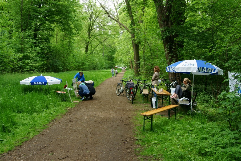 ...am NABU-Stand im Rosental halt.