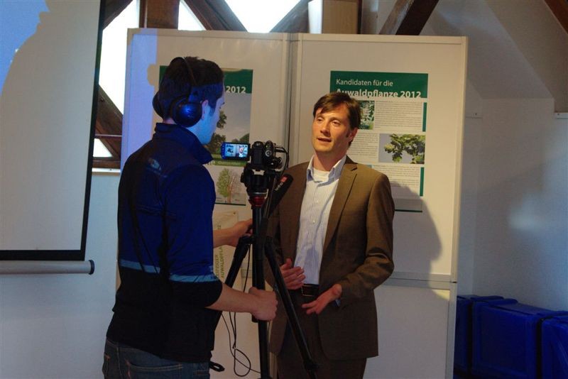 Heiko Rosenthal - Bürgermeister und Beigeordneter für Umwelt, Ordnung, Sport der Stadt Leipzig - sprach Grußworte und lüftete das Geheimnis um die Auwaldpflanze 2012.