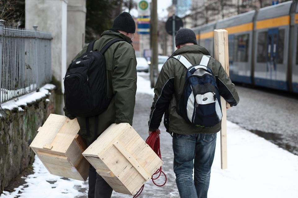 Schwer beladen auf dem Weg zur Stephanus-Kirche. Foto: Peggy Kindermann-Weber