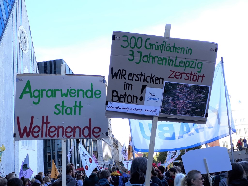 Der NABU Sachsen​ führte in der Demonstration den "Landwirtschaftsblock" an und forderte eine Agrarwende für Klimaschutz und Artenvielfalt.