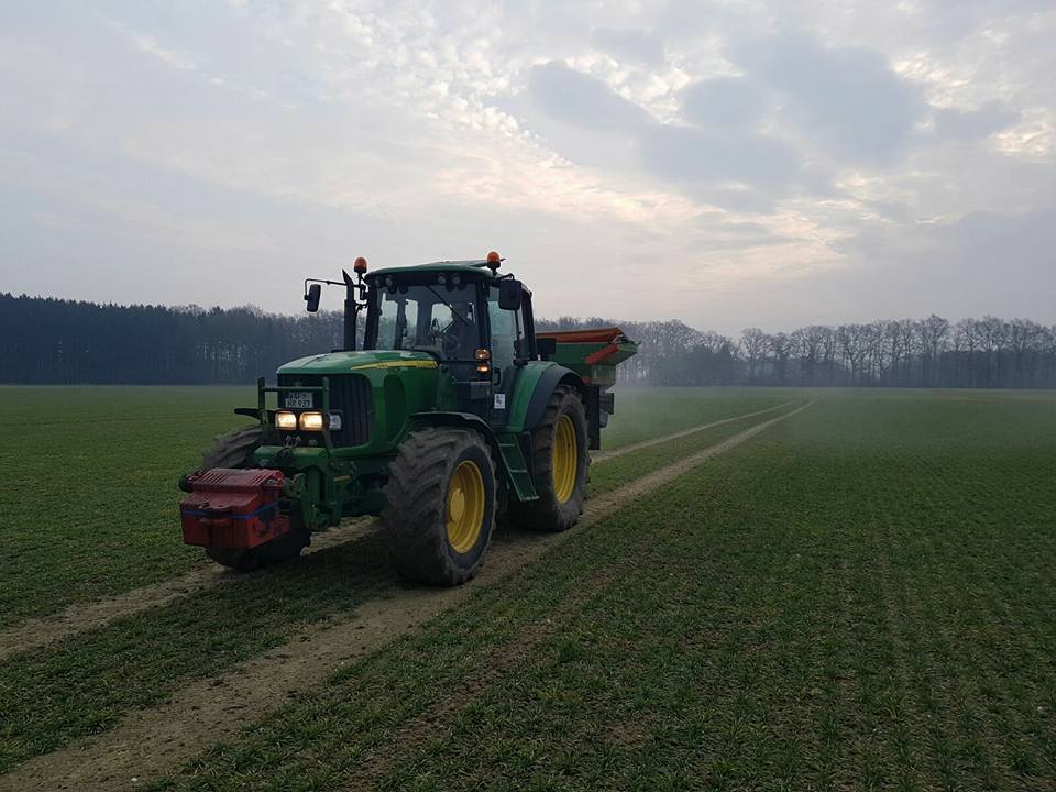 Ausbringung von Wirtschafts- und Mineraldünger - Vellerner Agrarservice GmbH