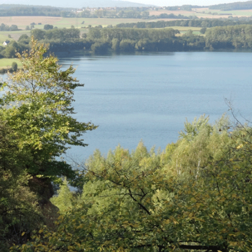 Edersee, das Ausflugsziel für Familien, in der Nähe des Gasthofs "Zum Hohen Lohr" in Battenhausen; landschaftlich schön gelegen im Naturpark Kellerwald-Edersee in der nordhessischen Grimmheimat