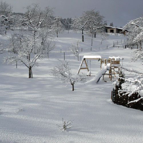 Winterimpression in der Umgebung des Gasthofs "Zum Hohen Lohr" in Battenhausen; landschaftlich schön gelegen im Naturpark Kellerwald-Edersee in der nordhessischen Grimmheimat
