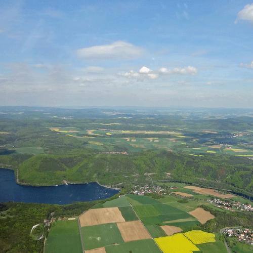 Der Edersee, das Ausflugsziel für Familien in der Nähe des Gasthofs "Zum Hohen Lohr" in Battenhausen; landschaftlich schön gelegen im Naturpark Kellerwald-Edersee in der nordhessischen Grimmheimat