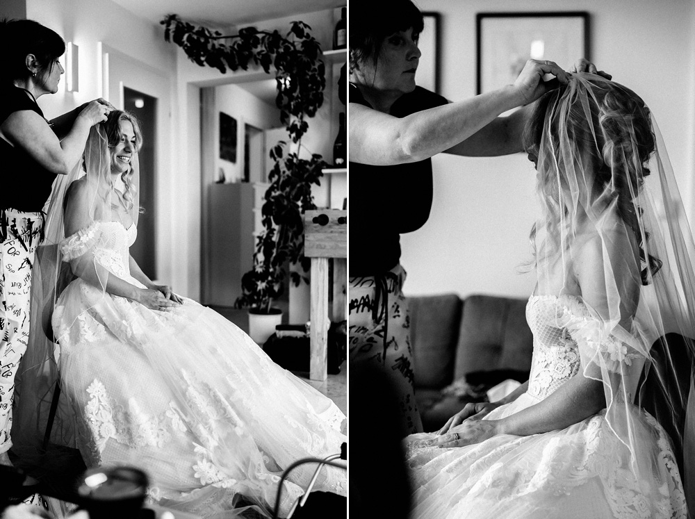 Die Braut erhält ihr professionelles Make-up für die Hochzeit in Hohenstein-Ernstthal.