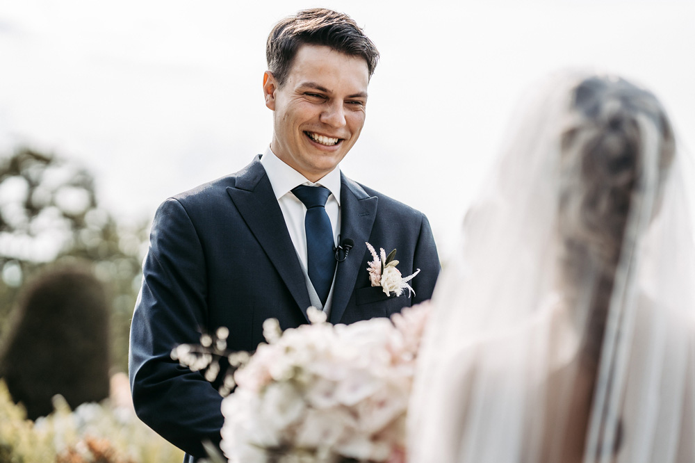 happy groom, glücklicher bräutigam