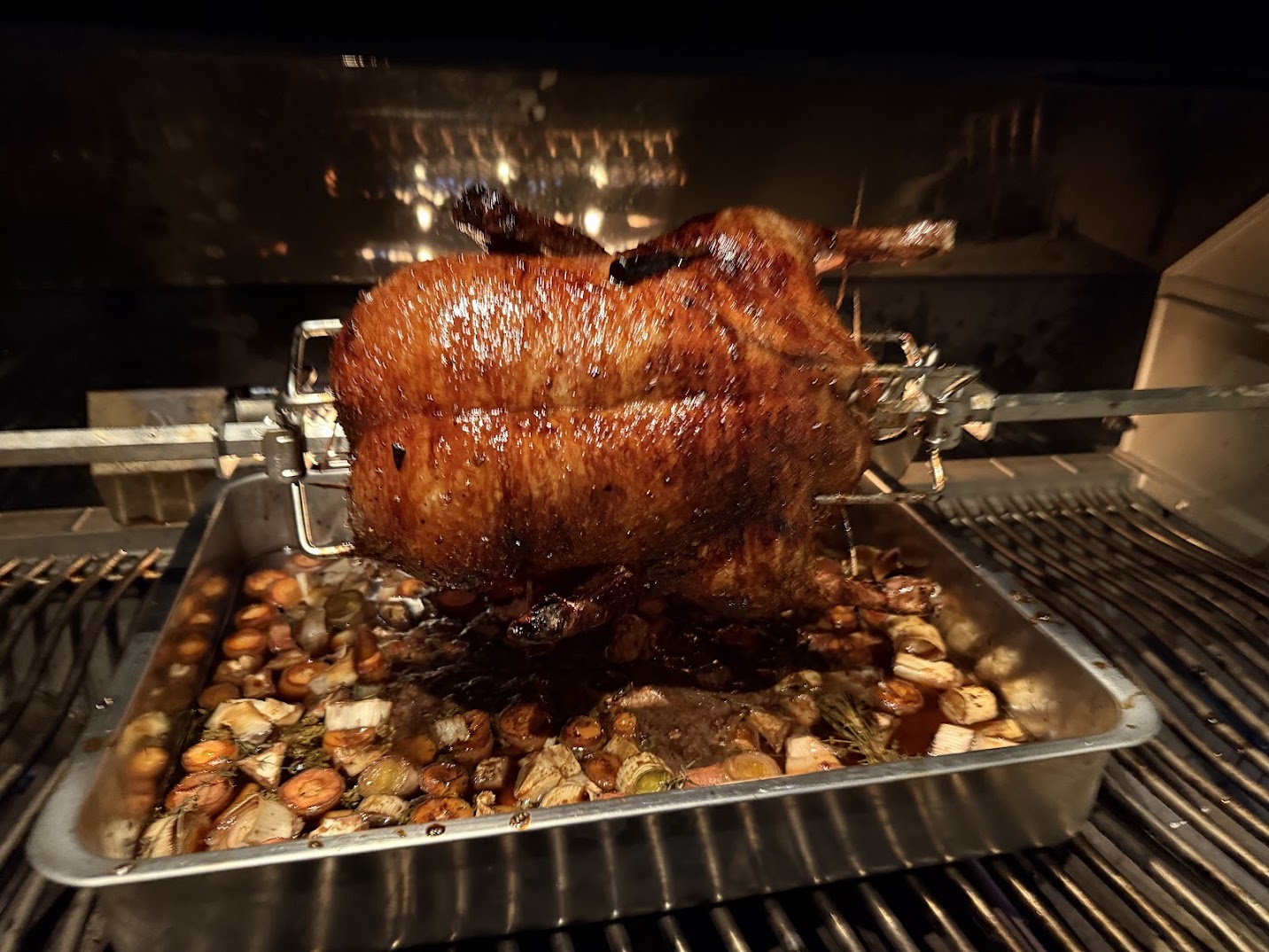 Rotisserie-Ente vom Napoleon Grill