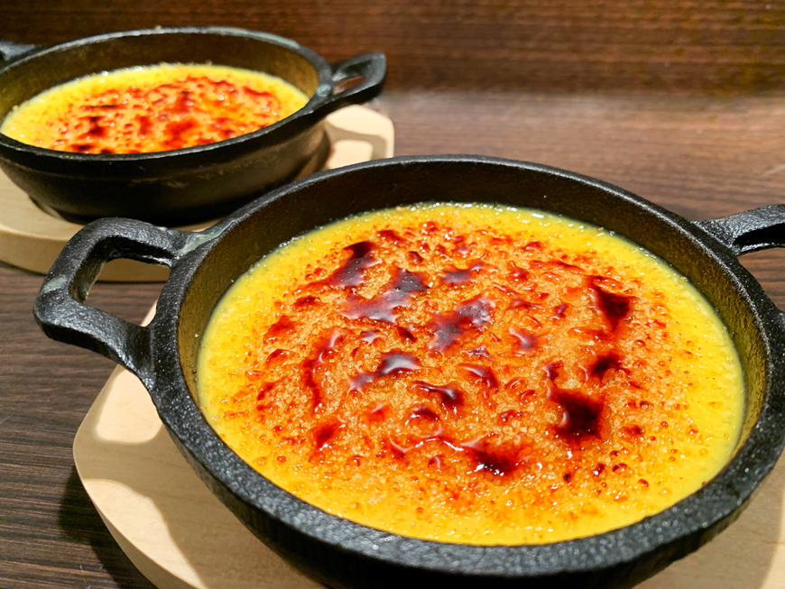 Crème Brûlée in Gusspfannen vom Grill