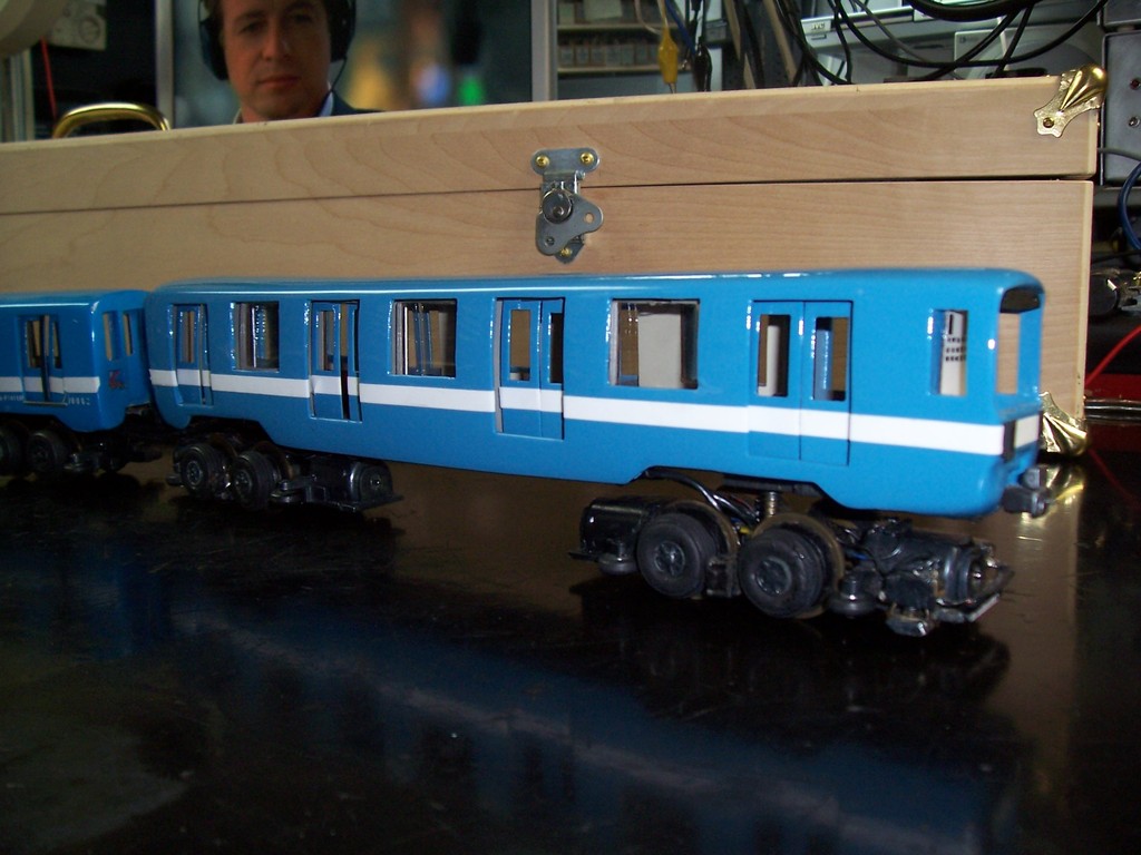 VUE D'UN TRAIN CI-DESSUS SÉRIE MR 73 FABRIQUER PAR BOMBADIER POUR LA 