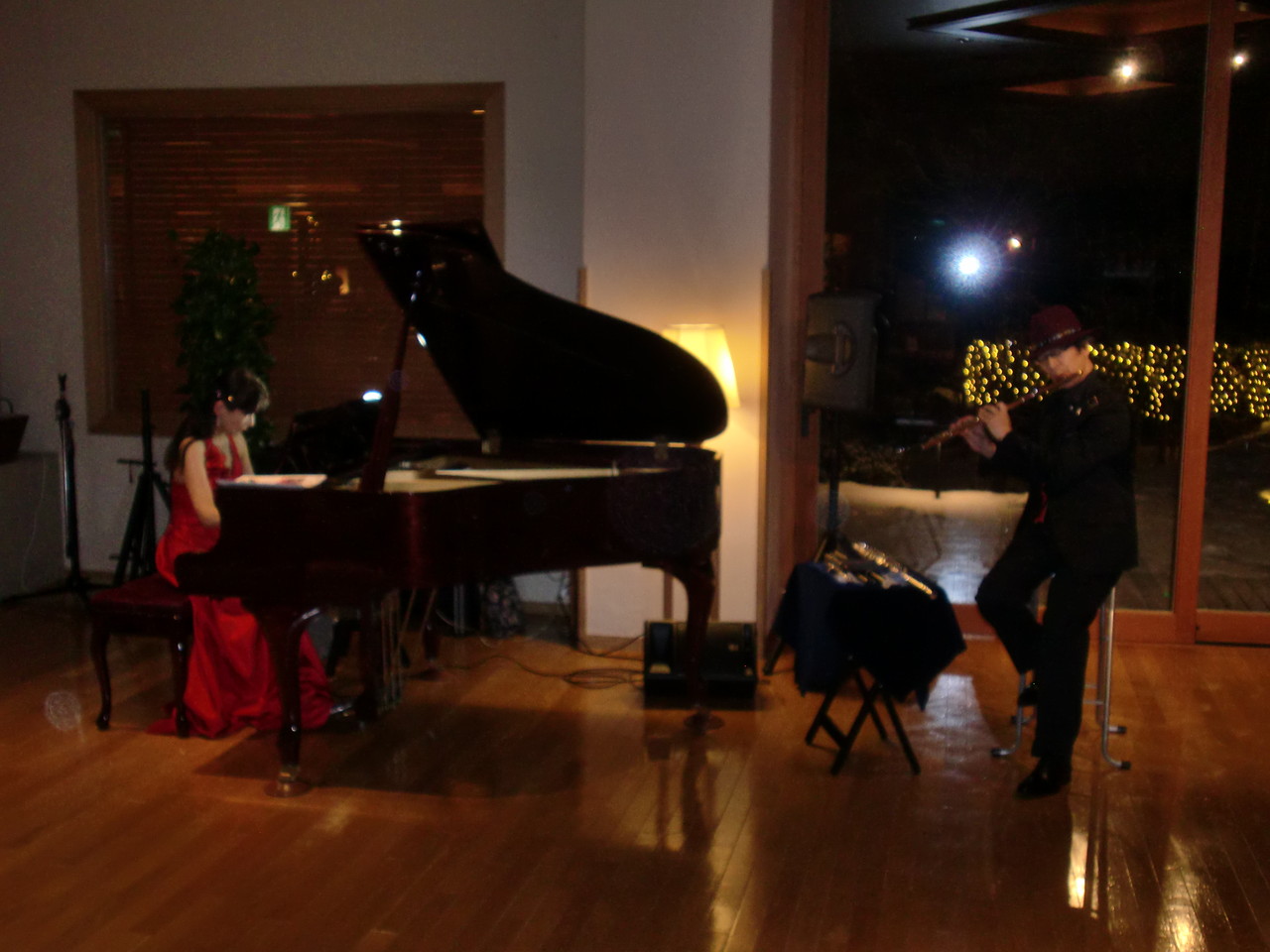 ゆと森倶楽部 クリスマス暖炉ライブ Takano Miyukiの 花散歩 音散歩 ホームページ