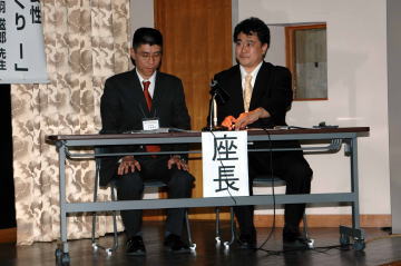 甲田久士先生の座長を務める皆川宗徳先生（右）、左は舟橋寛延先生