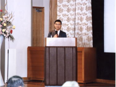 記念講演中の名古屋市立大学医学部鈴木光教授