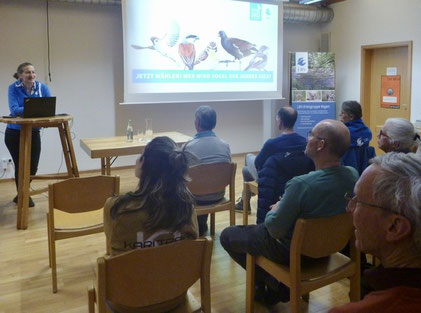 Ruth Waas beim Braunkehlchenvortrag im Naturparkhaus