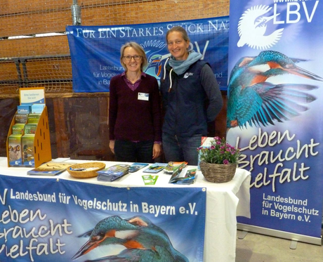 Rosmarie Wagenstaller und Ruth Waas betreuten den Infostand bei Ehrenamtstag