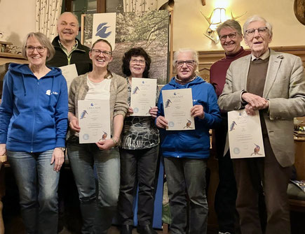 Von links: Schriftführerin Rosmarie Wagenstaller, Hartwig Löfflmann (30 Jahre), Kerstin Schwaiger und Gisela Wölfl (10 Jahre), Ingeborg Schiedermaier und Rainer Listl (30 Jahre) und hinten Vorsitzende Dorothea Haas.