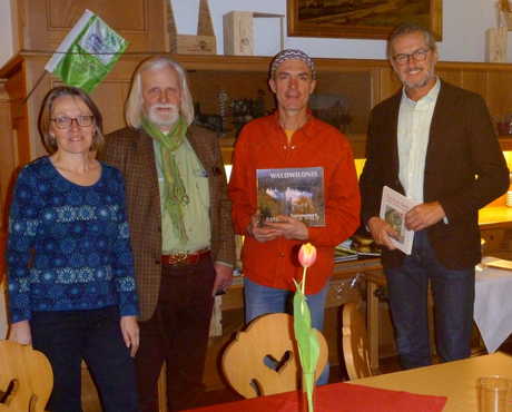 Rosmarie Wagenstaller (LBV), Roland Schwab (BN), Markus Gastl (Referent) und Klaus Eder (Kreisfachberater Gartenbau)