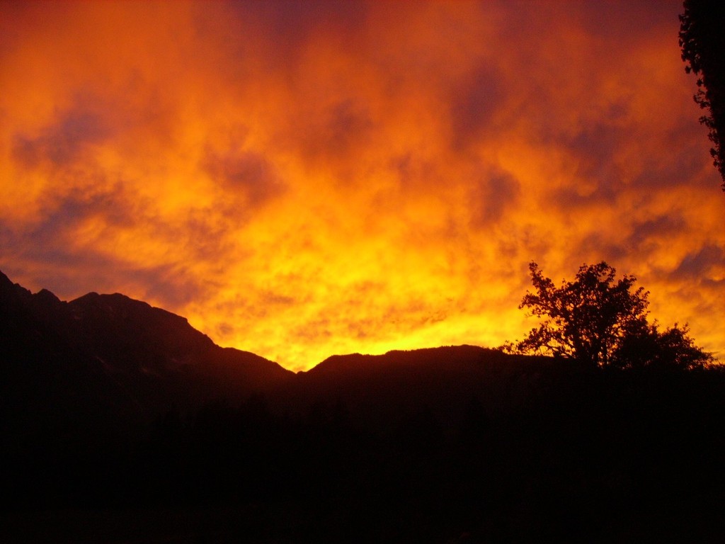 Berge in Flammen (Sonnenuntergang)