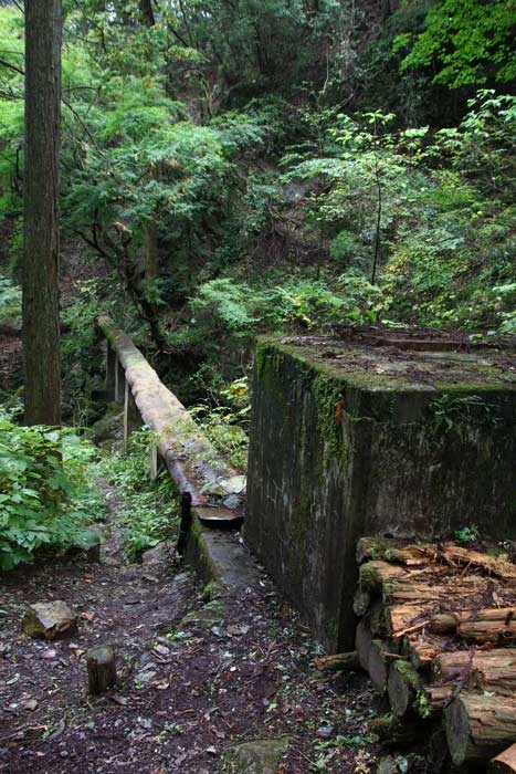 歴史を感じさせる上水道設備