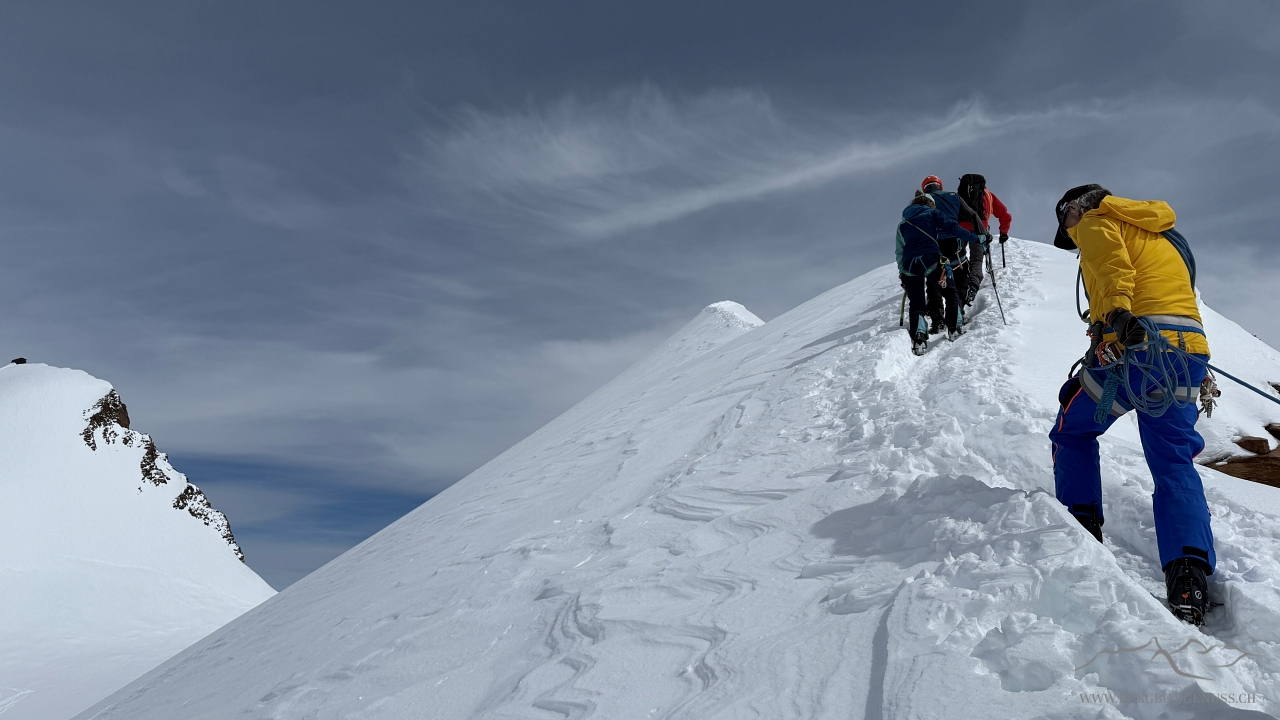 Per Pedes geht es weiter zum Gipfel der Parrotspitze