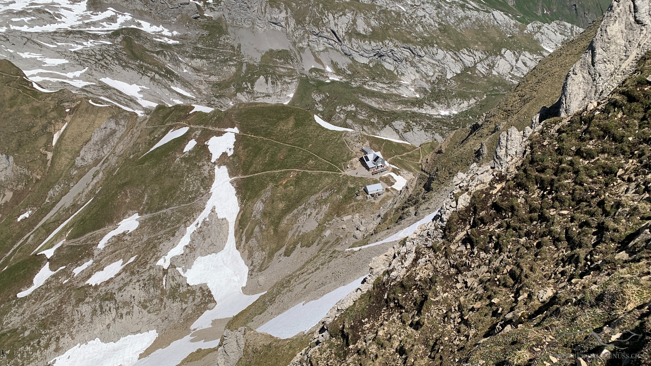 Tiefblick zur Rotsteinpasshütte