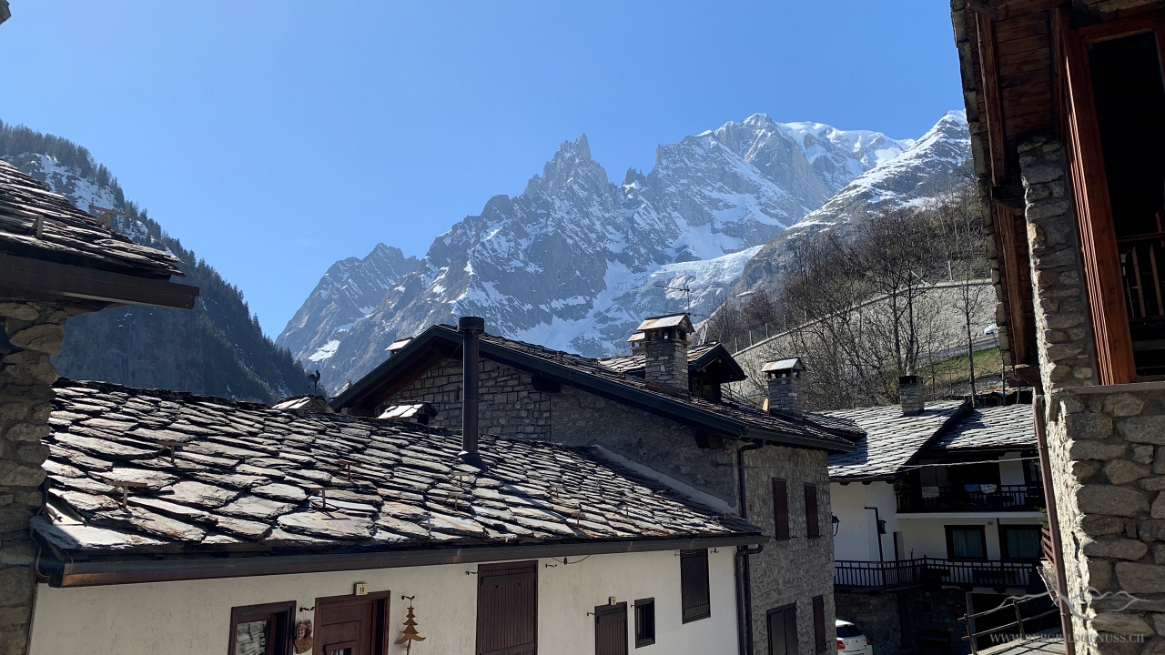 In Entrèves angekommen - im Hintergrund der Mont Blanc
