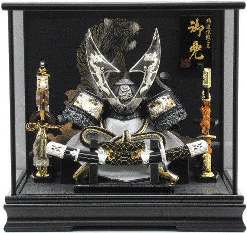 兜ケース飾り 7号 燻し銀ハヤブサ兜（G1199） - 伽楠（かなん）