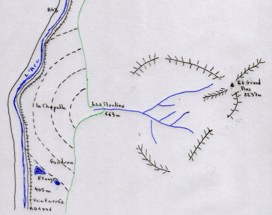 Carte simplifiée du bassin versant du torrent du Dréron, de la zone d’abrasion sous le sommet, au collecteur qui aboutit à 663m et au cône de déjection qui est très régulier.