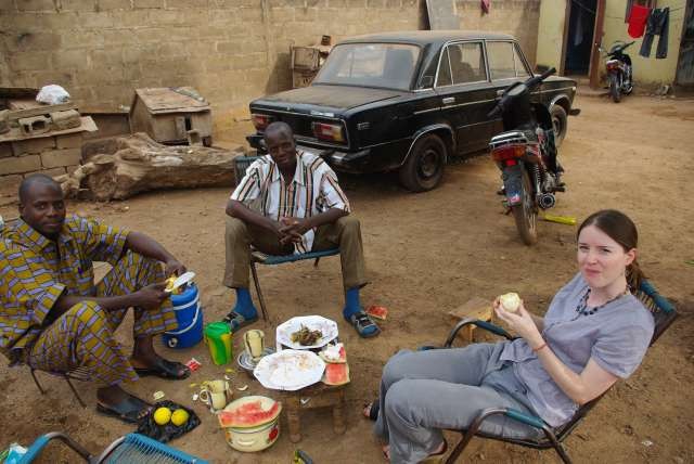 Discussion tranquille autour du repas