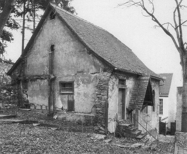 Das Synagogengebäude von Südwesten vor der Renovierung