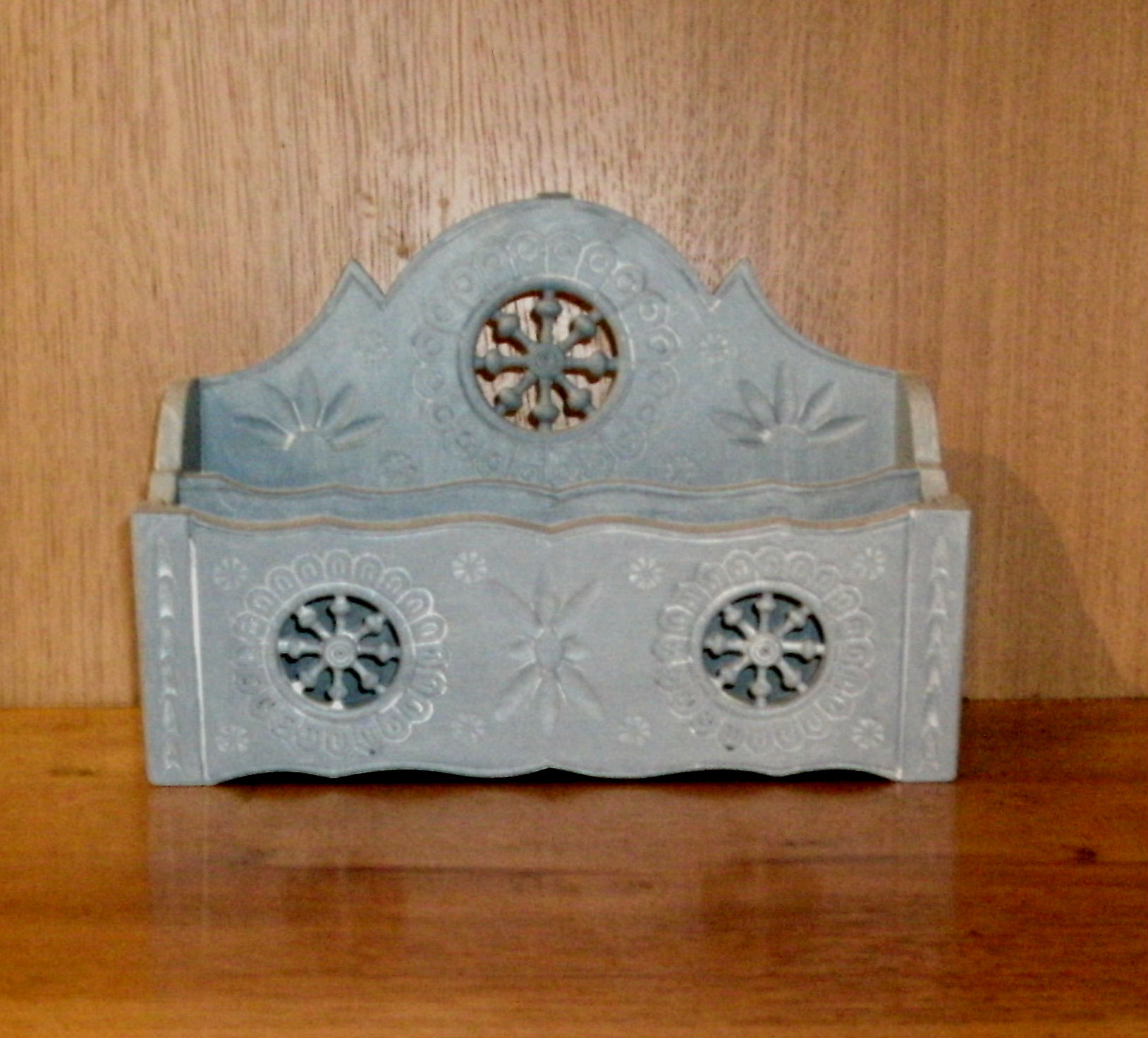 VENDU  porte lettre gris - dim: H 20.5 x L 28 x l 12.5   