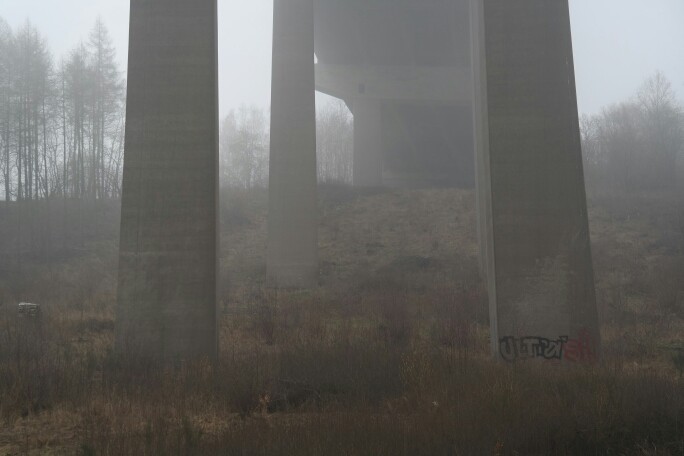 Brücke im Nebel 