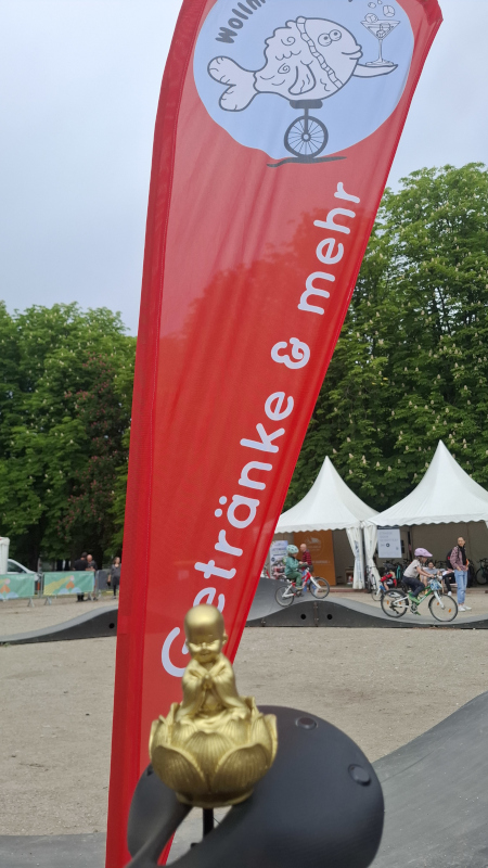 Wollmilchfisch-Beachflag mit Logo