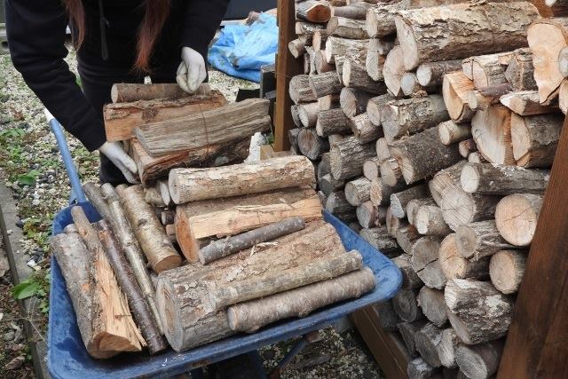 薪ストーブや暖炉に使われる薪の保存について