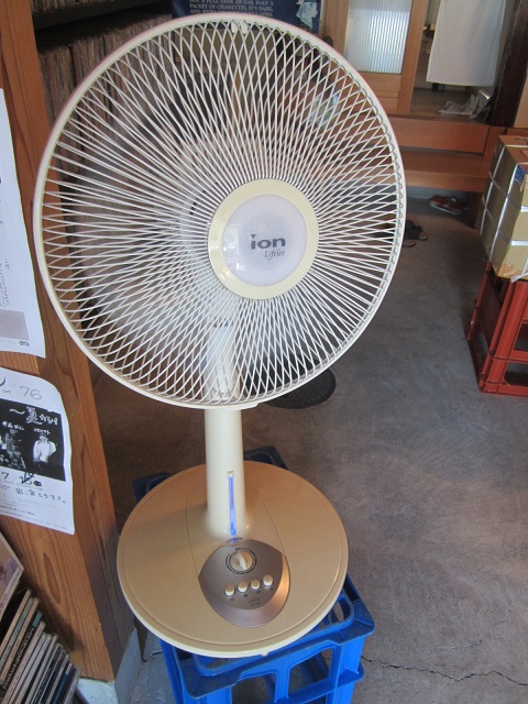 当店は自然の風と扇風機で毎年、夏を過ごしています～