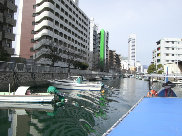本日の日曜日は定休日です～明日の月曜日は朝９時から開店します