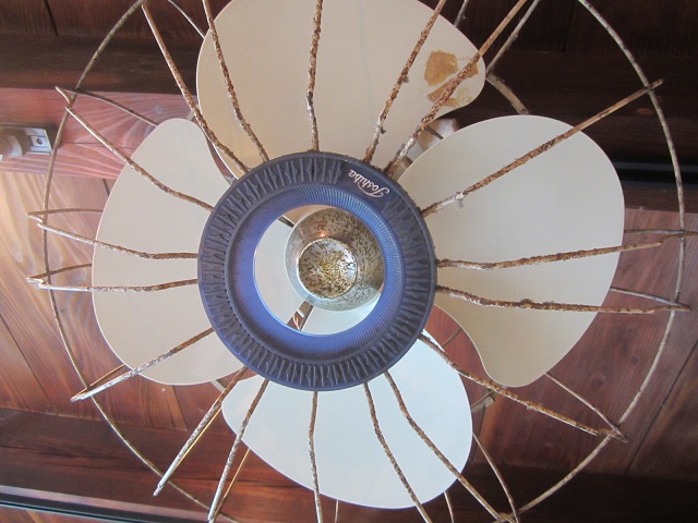 今年も登場～50年ほど前の吊り下げ扇風機～