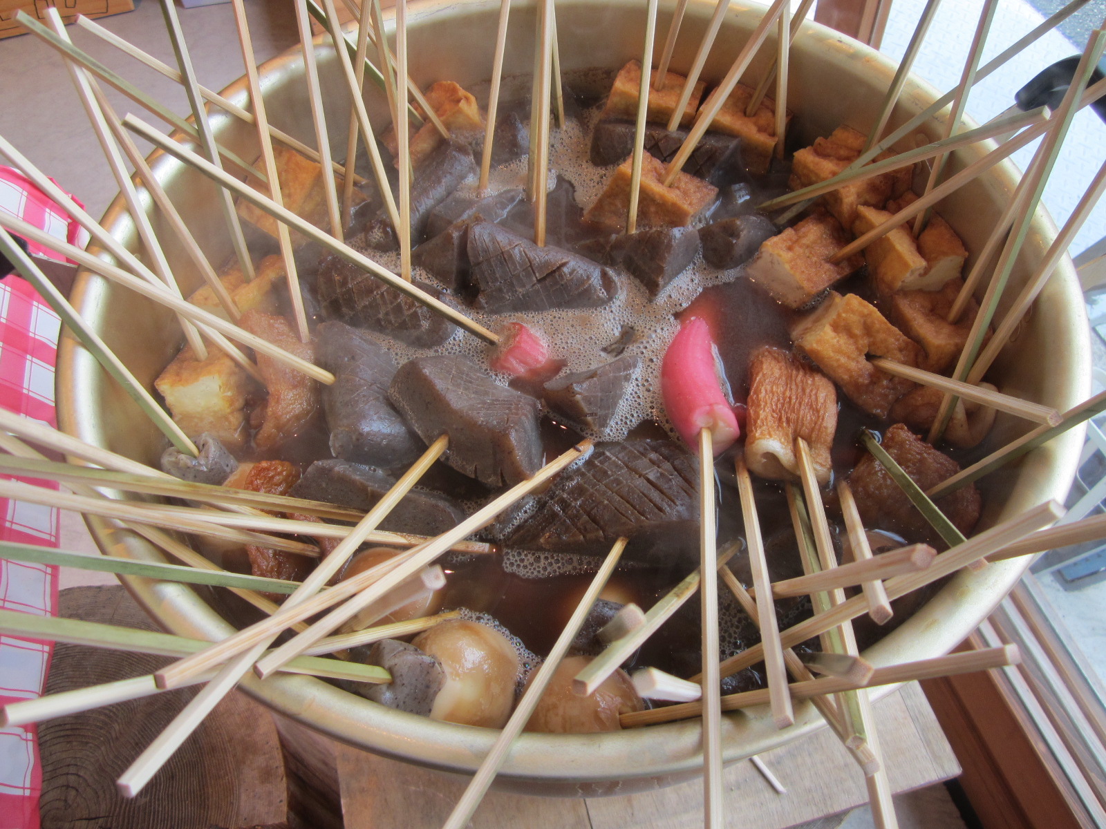 お花見時期には・・おでん販売中です・・。