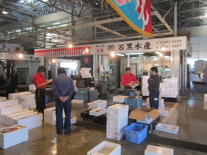 適したサイズの戻り鰹が入荷しません(>_<)