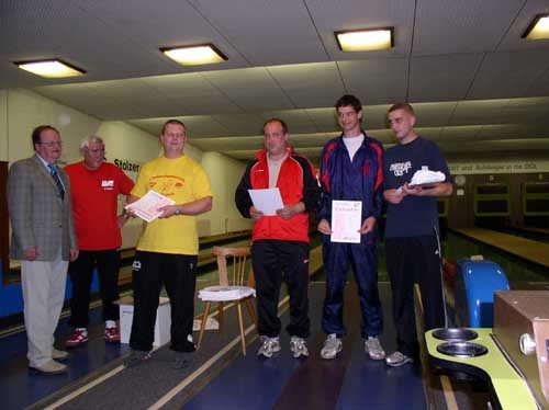 Siegerehrung Klasse 4-1, Herren mit Stefan Sulski (3. Platz, 438 Holz, 2. von rechts)