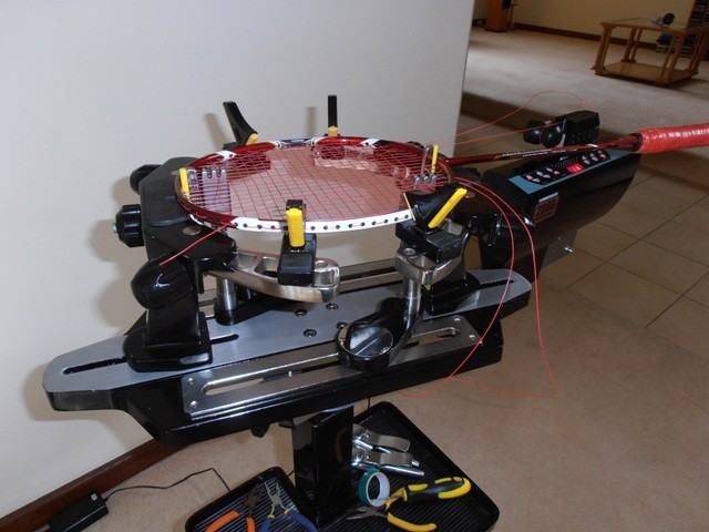 6 point mounting for maximum racquet support