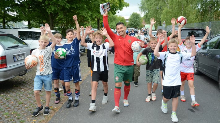 Fussball Verein Animation Kinder Unterhaltung Spass Training