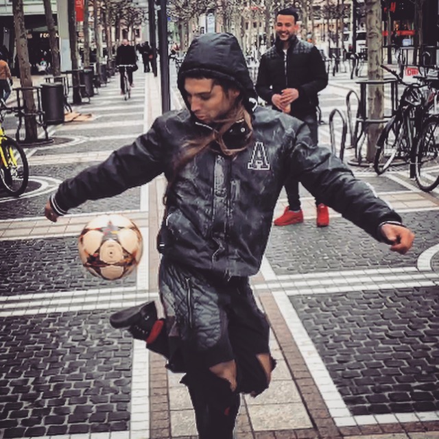 Fussball Freestyler Obdachloser
