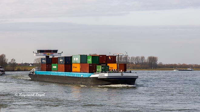 conatiner barge on the rhine