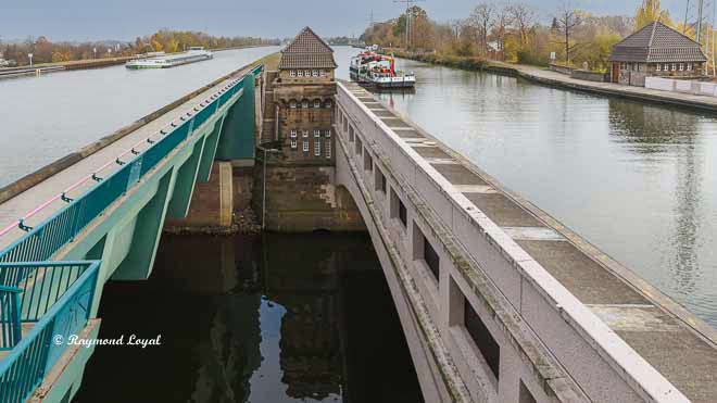 mittellandkanal trogbruecke minden weser fluss
